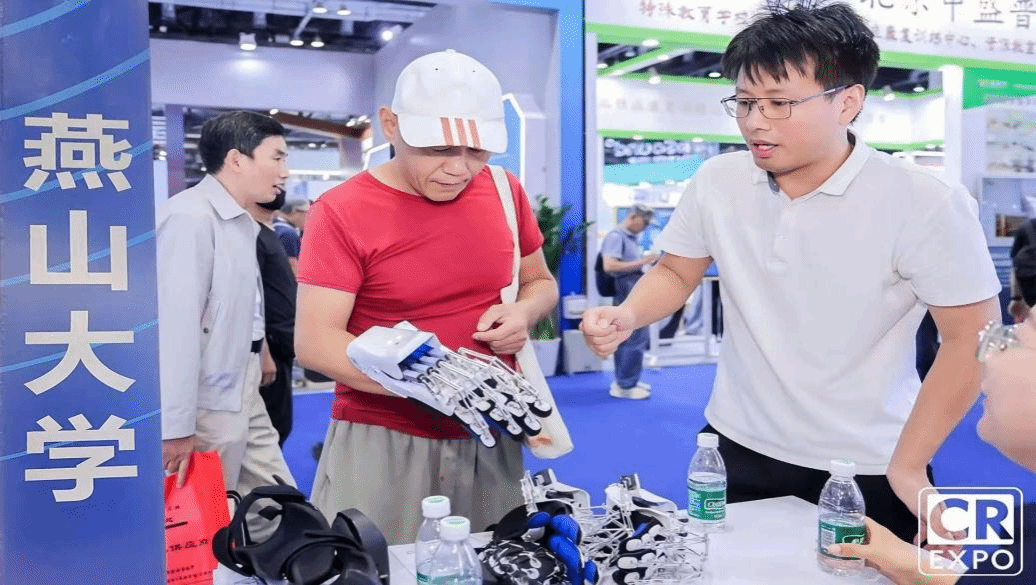 赢博在线手机版(大中国区)脑控康复手系列产品亮相2025中国国际福祉博览会