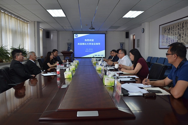 座谈会(以上照片由学院提供)