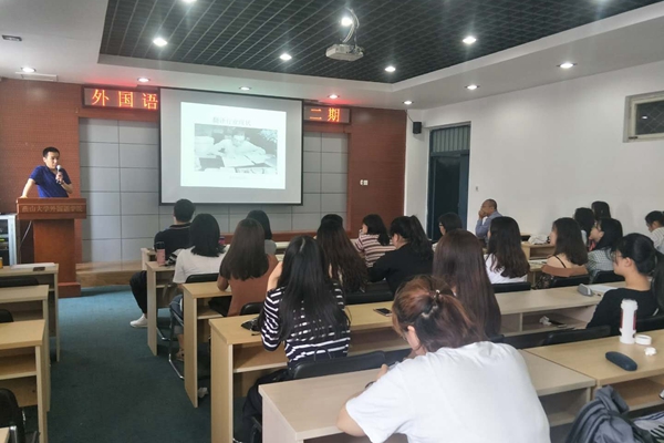 活动现场(以上照片由学院提供)