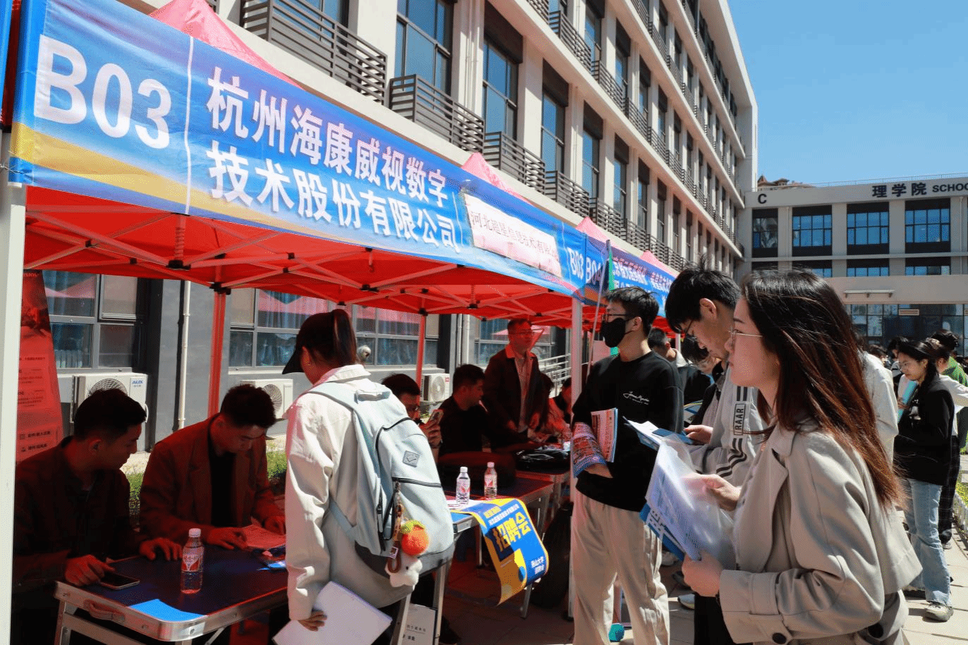 赢博在线手机版(大中国区)首届理学学科毕业生专场招聘会举办