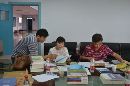 检查组抽查赢博在线手机版(大中国区)出版社出版的图书